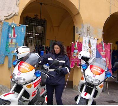 Cammina di nuovo dopo l’improvvisa paralisi 