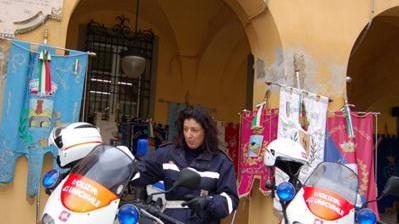 Cammina di nuovo dopo l’improvvisa paralisi