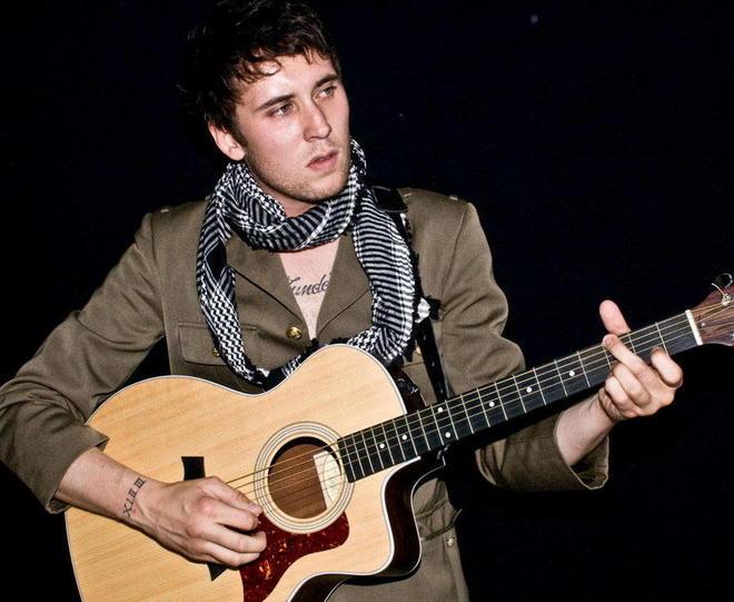 Il Cile, ragazzo prodigio che scala le classifiche con la sua voce d’autore 