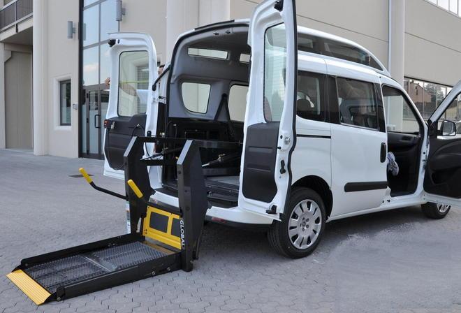 Trasporto disabili, sponsor per la nuova auto attrezzata