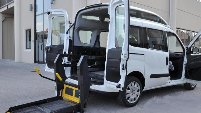 Trasporto disabili, sponsor per la nuova auto attrezzata