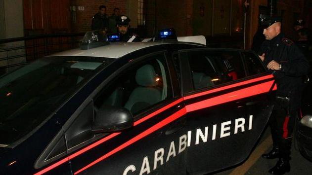 Raggira un’anziana in casa tradito dalla tazzina al bar