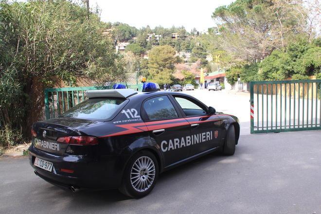 Rubano sigarette da distributore Via 30mila euro 