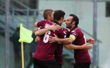 Orgoglio e cuore, il Livorno batte il Bari 2-1 