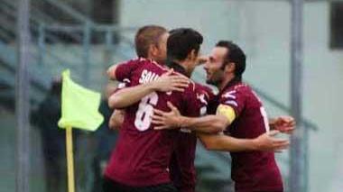 Orgoglio e cuore, il Livorno batte il Bari 2-1