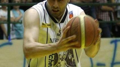 La Meridien gioca stasera sul parquet della Reale Mutua Valdiceppo