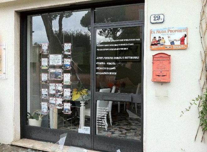 Agente immobiliare perseguitato 