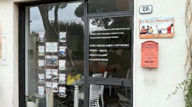 Agente immobiliare perseguitato