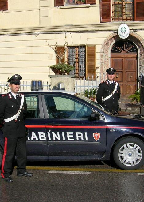 Ruba un’auto, sbanda e viene arrestato 