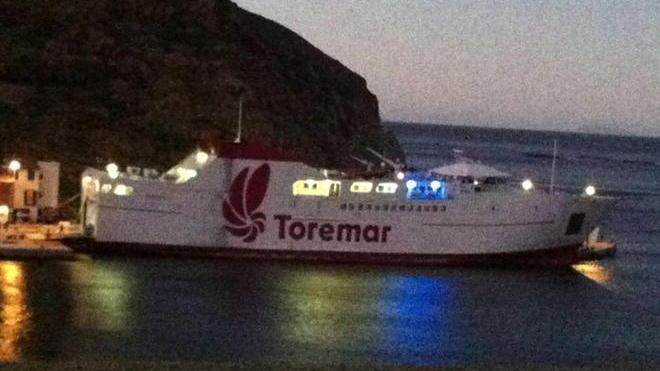 Nave bloccata a Capraia notte a bordo per cento