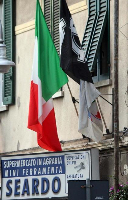 Una croce celtica scatena il caos 