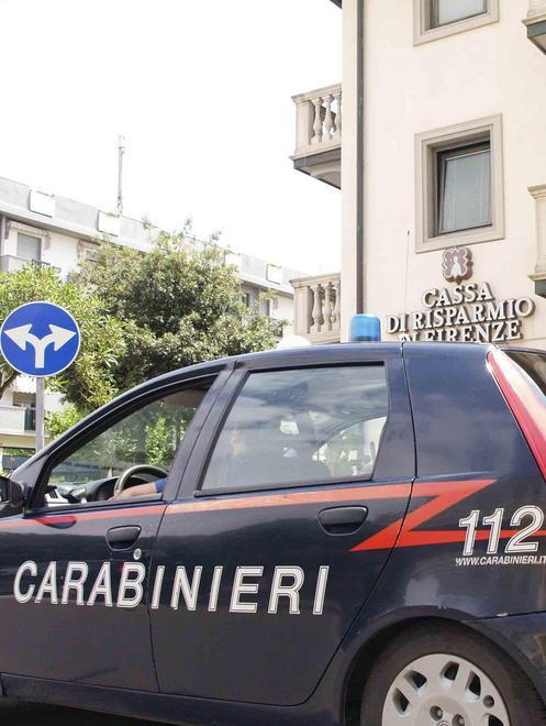 Evade dai domiciliari e poi minaccia i carabinieri