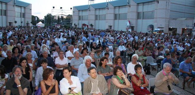 Caprili: Intitolare la Cittadella del Carnevale a Gaber