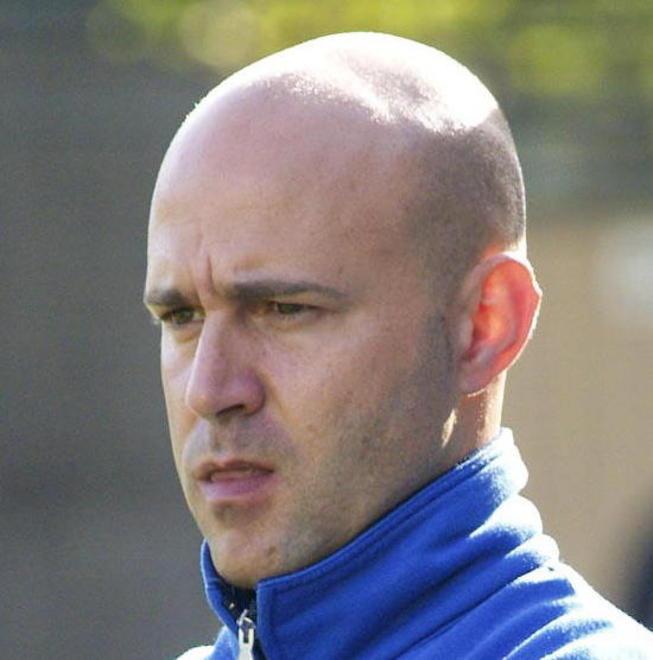 Pignatta ce la fa, ma mister Sassarini lo manda in panchina