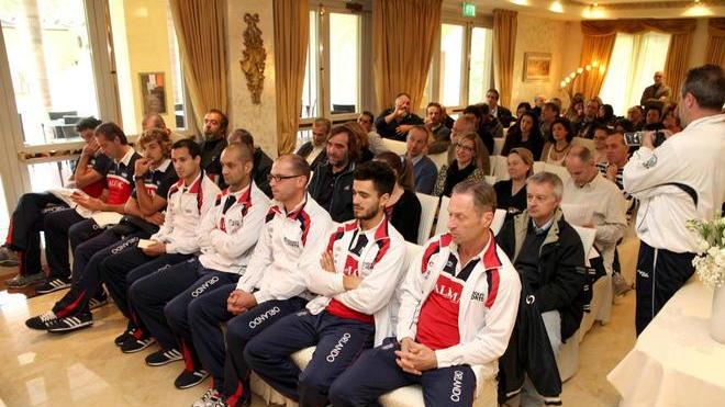 I vip di Forte vanno in aiuto all’hockey