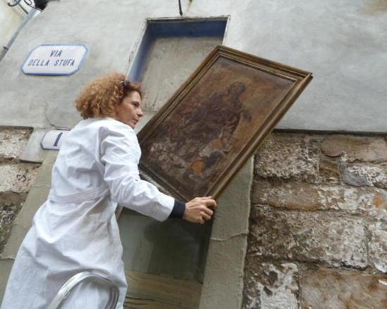  Via ai lavori di restauro di un’edicola votiva 