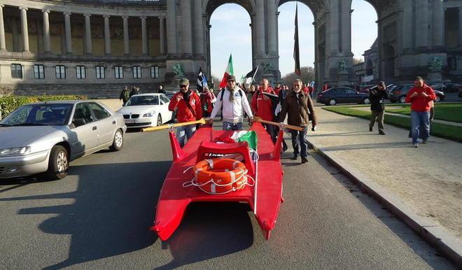 Bagni, Gnudi a Bruxelles ma solo per l’ok alle aste 