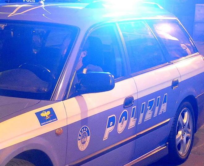 Colpito con 2 pugnalate nel parco: è grave 