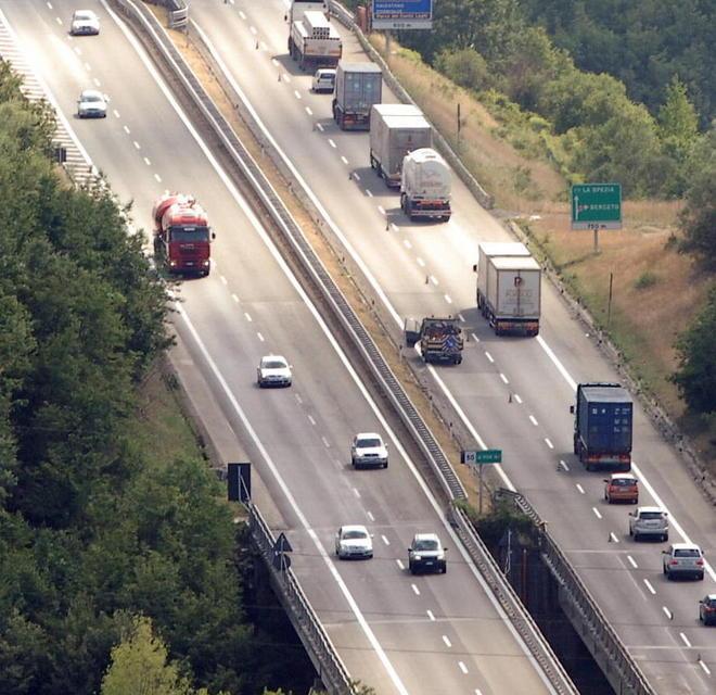 Tragico schianto sull’A15, muore rappresentante 