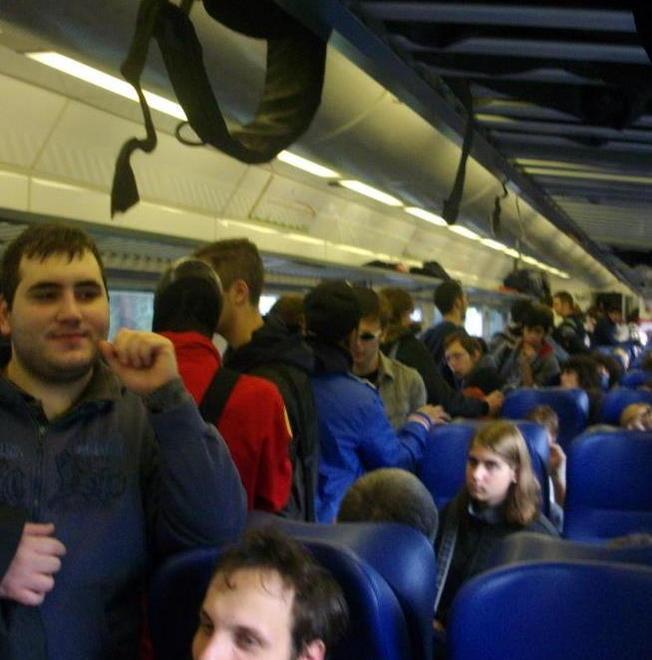 La protesta: stipati in treno come sardine 