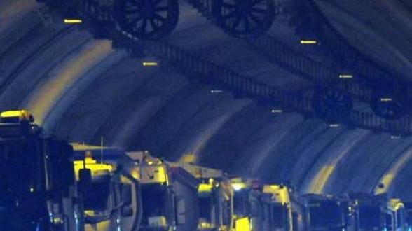 Cave bloccate, lavoratori in strada