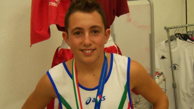 Pugni e braccia al cielo per Mattia