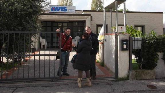L’uomo ferito nel parco si è pugnalato da solo