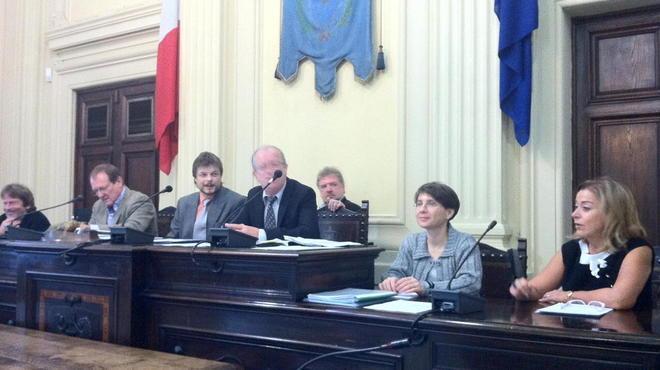  Meeting in sala consiliare con esperti delle città termali