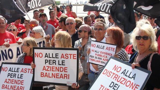 Spiagge, sì di Rossi al modello spagnolo per evitare le aste