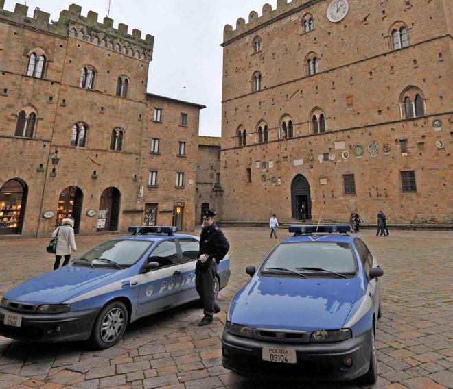Finge un danno all’auto e chiede soldi in contanti 