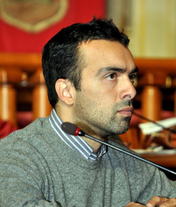 «Vergognoso baratto capoluogo-rifiuti» 
