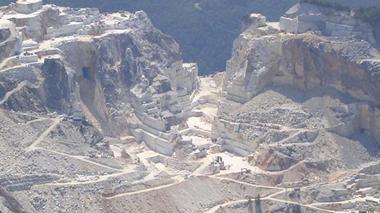 Sciopero totale ferma cave e segherie per il rinnovo dell’integrativo del marmo
