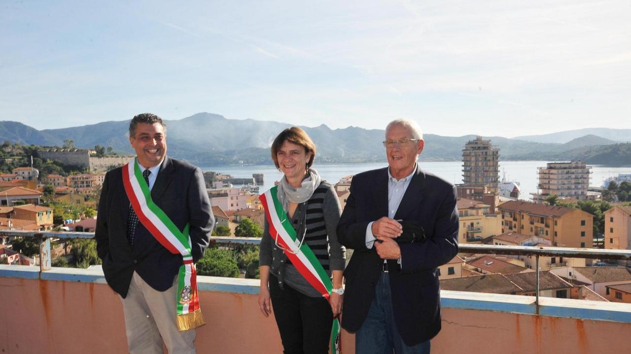 I sindaci elbani sul tetto dell’ospedale di Portoferraio