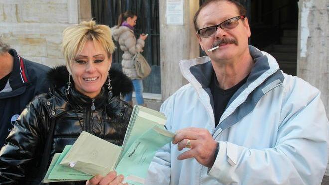 Raffica di multe ai commercianti per le ztl, protesta in Comune