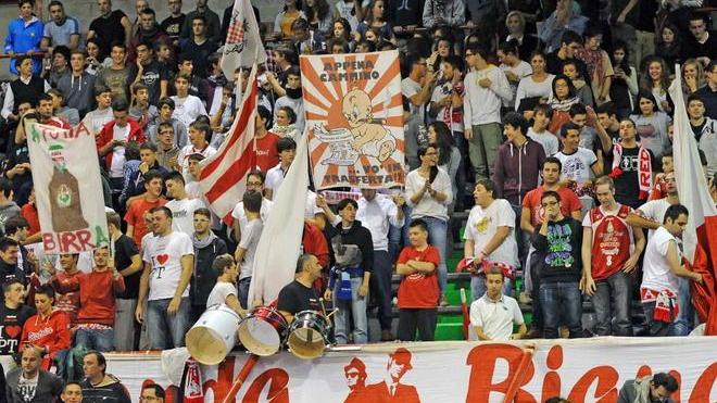 Solo due i pullman per Imola: troppo pochi i posti al palasport