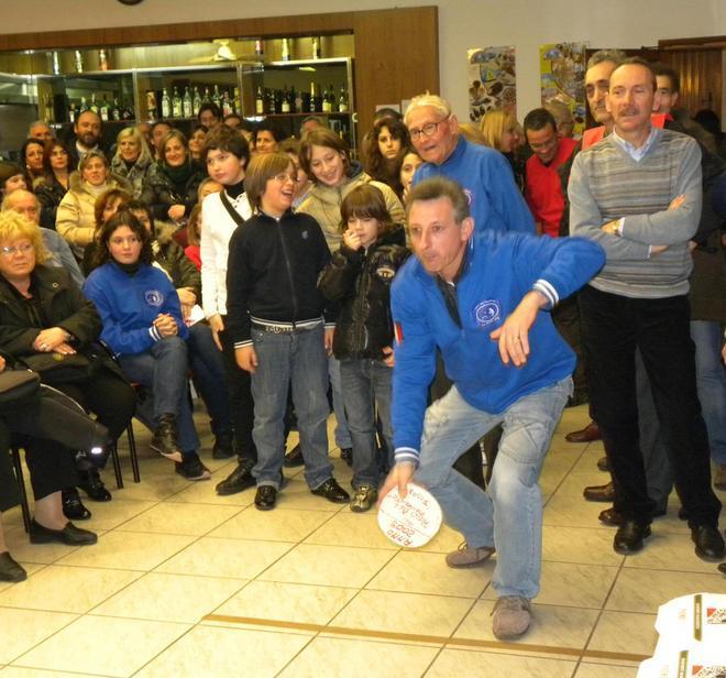 Tiro del panforte, a Soiana stasera è sfida