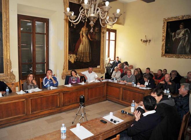 E ora l’opposizione tende la mano al sindaco