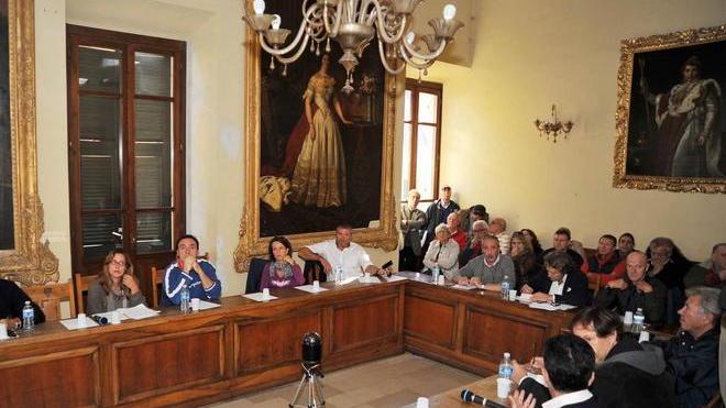 E ora l’opposizione tende la mano al sindaco