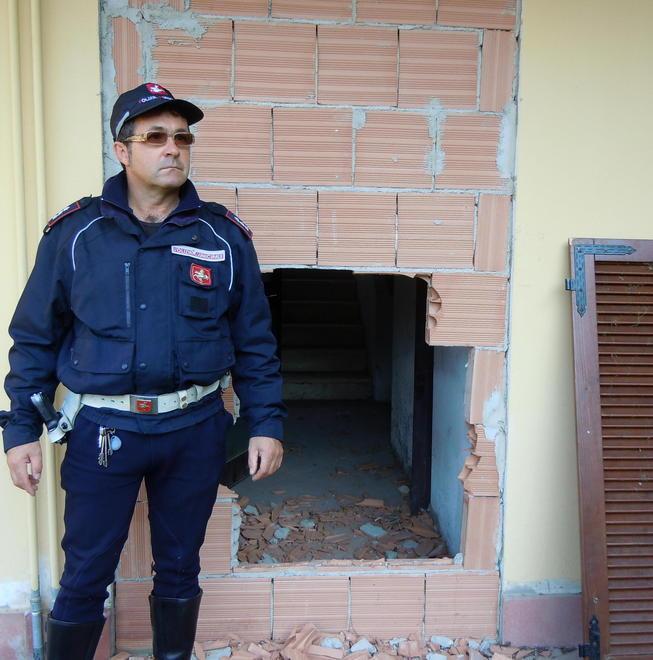 Occupavano un alloggio: tre denunciati