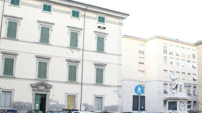 «Piazza Guerrazzi è solo dei militari»