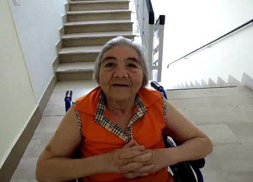 I nonni si raccontano davanti alla telecamera 