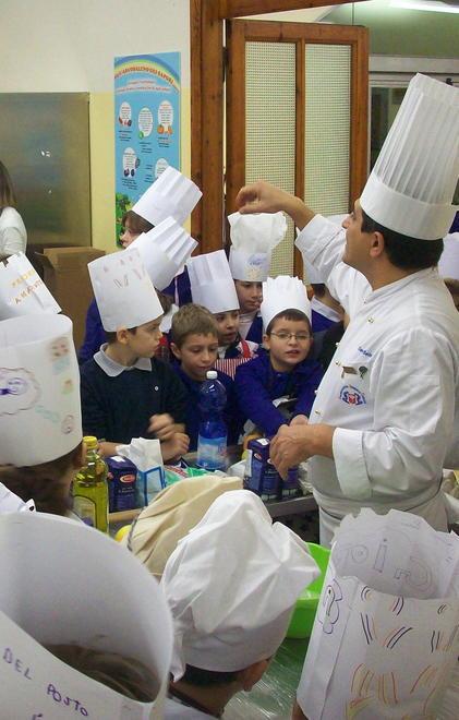 I bimbi inventano il biscotto di S. Caterina 