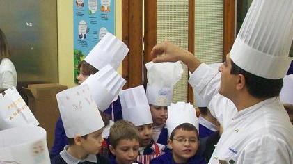 I bimbi inventano il biscotto di S. Caterina