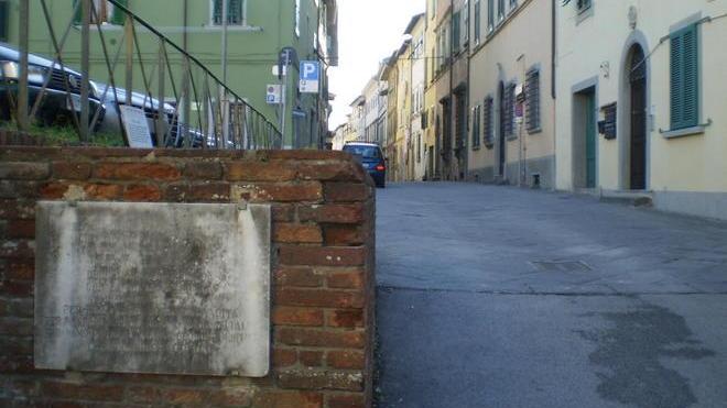 Ratti, incuria e poca luce benvenuti nel borgo alto
