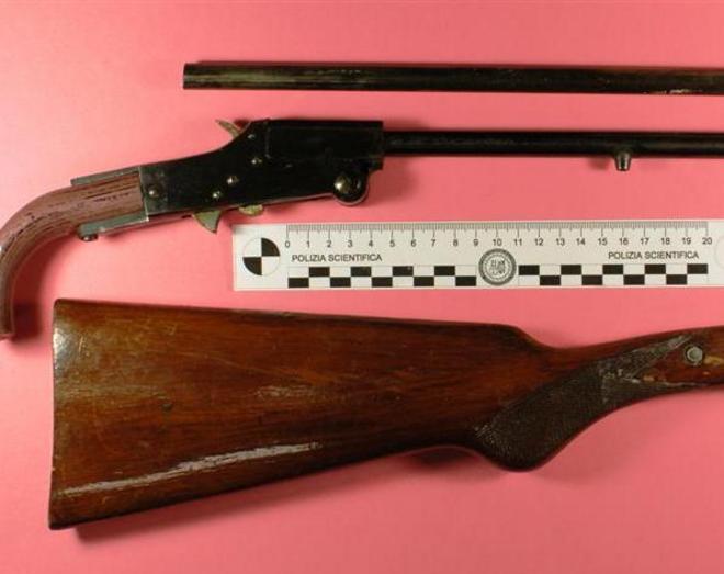 Fucile camuffato da ombrello e minacce alla ex compagna. Denunciato un uomo di 64 anni 