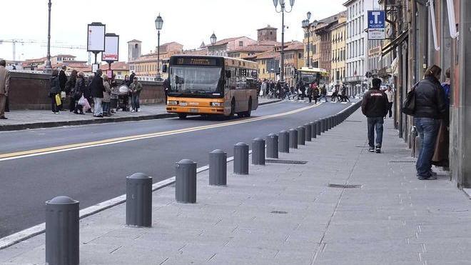 Niente più doppie file in lungarno Mediceo