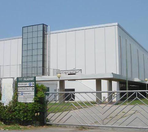 Il palasport apre le porte alle tifoserie avversarie 