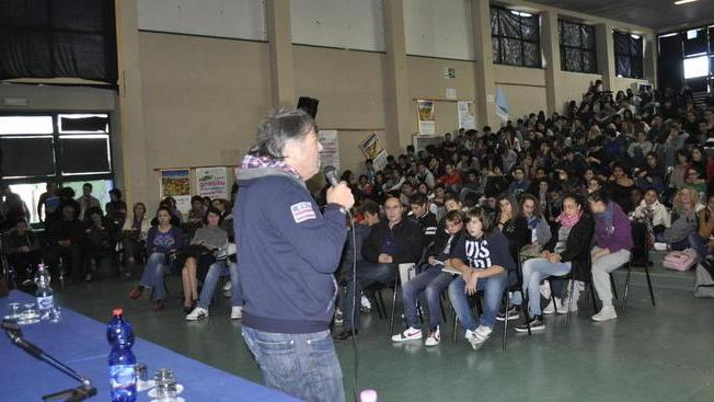 Beppe Carletti a tu per tu con gli studenti dell’Enriques