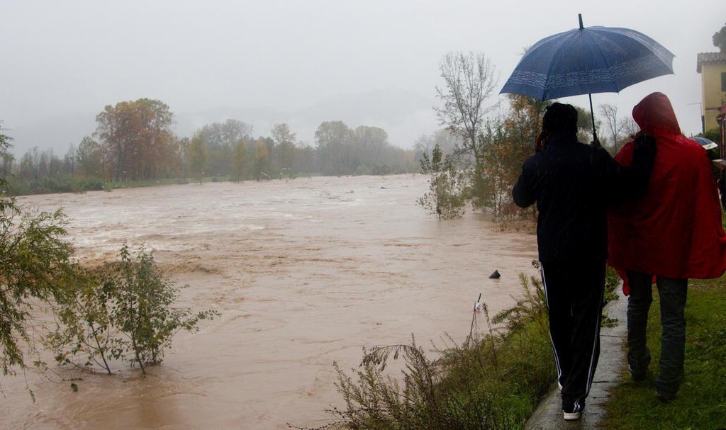 Passa senza danni la piena del Serchio 