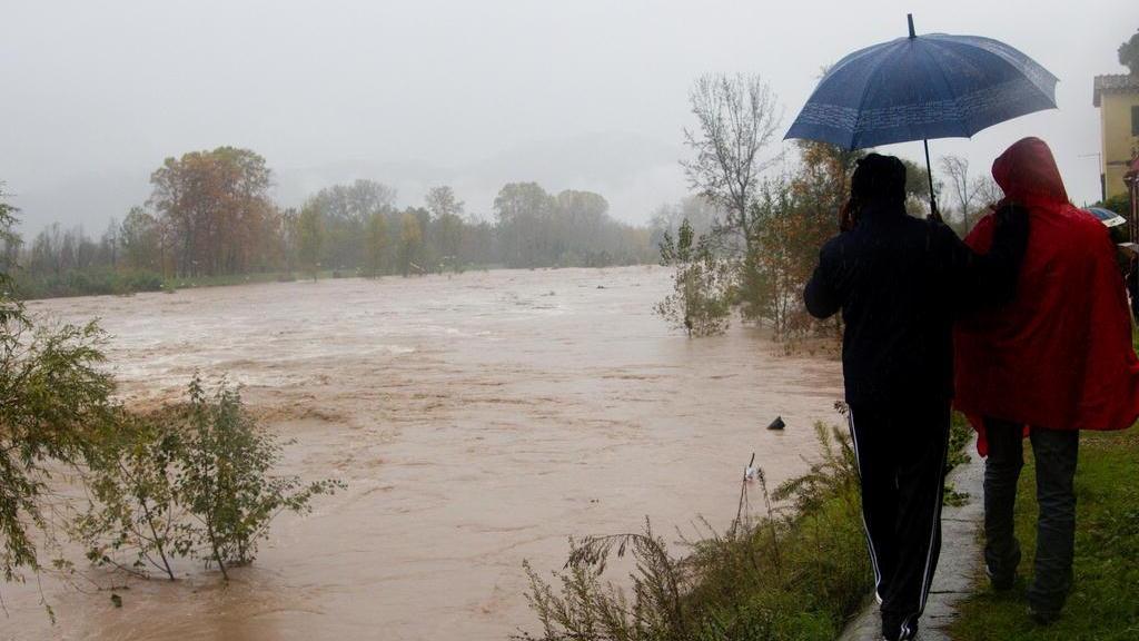 Passa senza danni la piena del Serchio